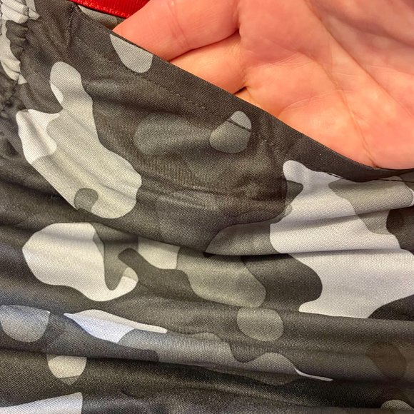 Pull-on red side striped shorts with pockets - Picture 7 of 8